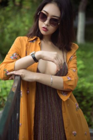 欧美风连衣裙微胖_4K电影免费在线